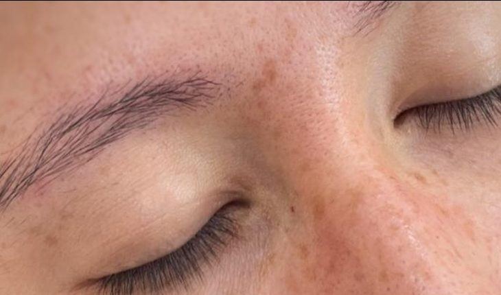 Sourcil avant microblading